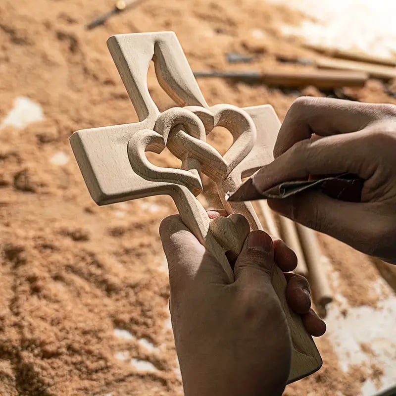 🔥 Last Day 49% OFF – Intertwined Hearts Hand-Carved Wooden Cross ❤️ Perfect Wedding & Anniversary Gift ✝️💞